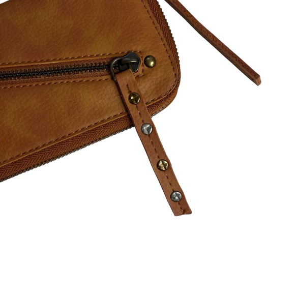 Free People Vegan Leather Wristlet Wallet Brown Zip Around Stud Pull - Picture 2 of 7